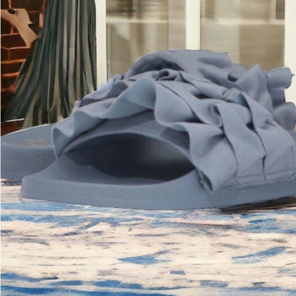 Fergalicious Blue Flutter Slide - Picture 5 of 6